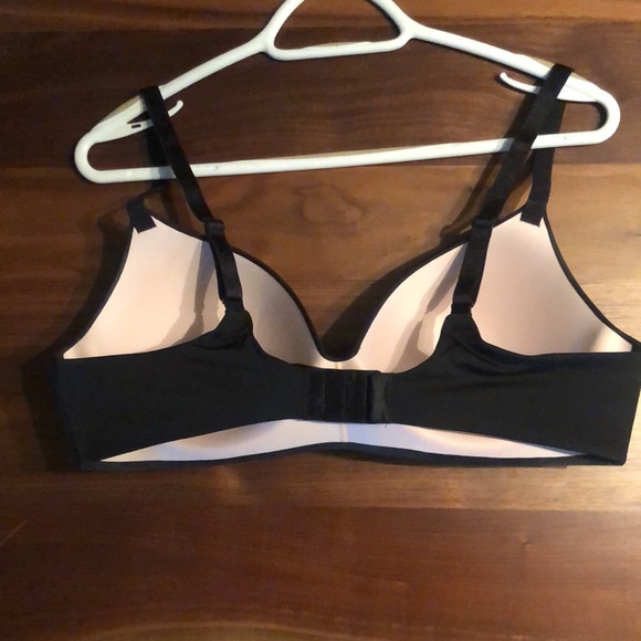 Victoria’s Secret T-Shirt Bra - Picture 2 of 6